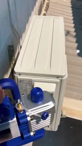 El conocimiento marca la diferencia entre un técnico improvisado y uno profesional. 👨‍🔧❄️ 👉 Clase EN VIVO GRATIS, comenta: QUIERO APRENDER o entra al link del perfil. 📲💬 #tips #Refrigeración #refrigeracioncurso #Climatizacion #InstalaciónEléctrica #hvac #Mantenimiento #electricista #TécnicoEnRefrigeración #hvacrepair #hvacr #USA