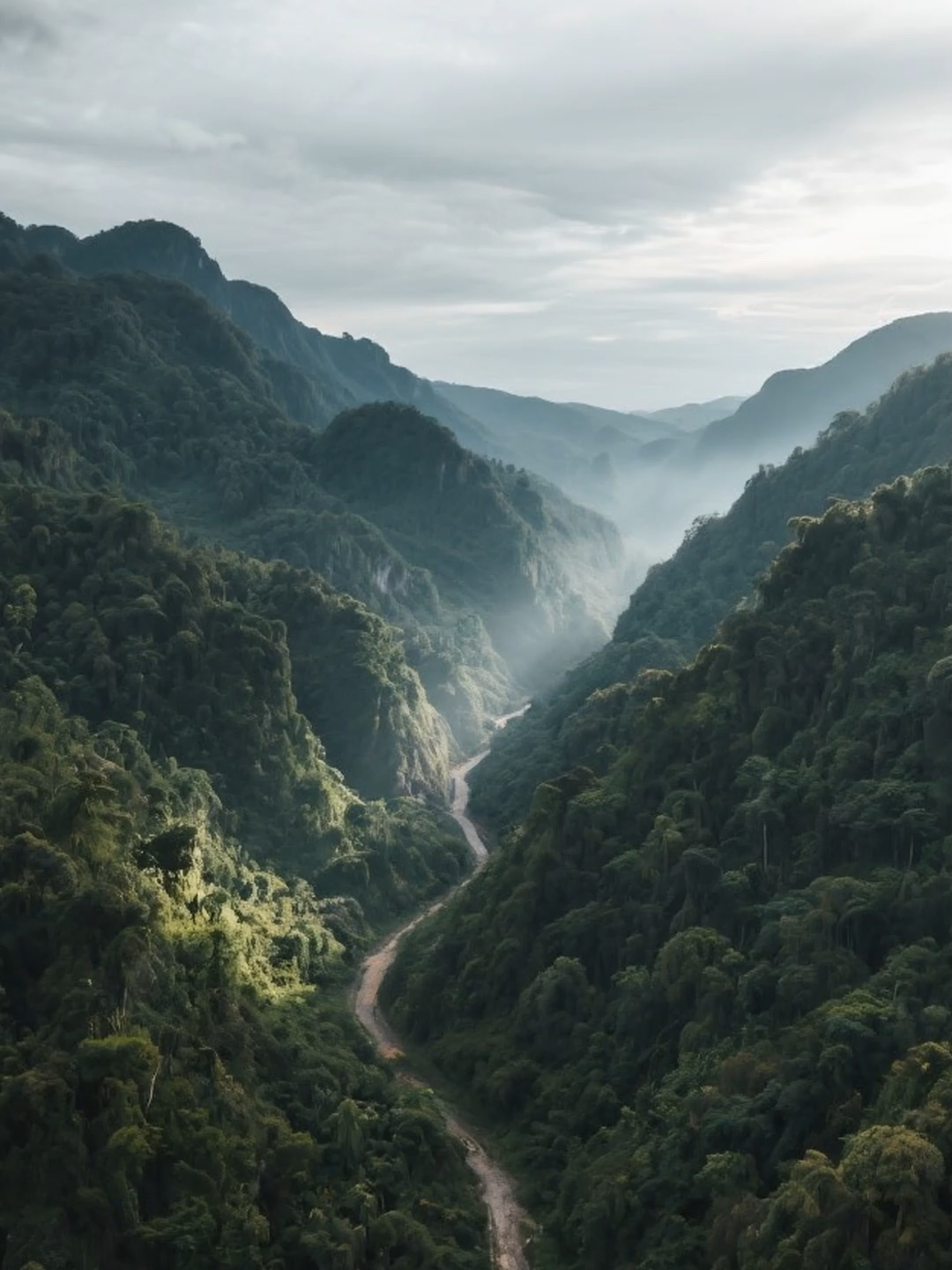 ช่องอานม้า ประวัติศาสตร์ไทย-กัมพูชา  ช่องอานม้า เป็นจุดยุทธศาสตร์สำคัญที่ตั้งอยู่ในพื้นที่อำเภอน้ำยืน จังหวัดอุบลราชธานี บริเวณชายแดนไทย-กัมพูชา ซึ่งในช่วงที่ผ่านมาได้เกิดสถานการณ์ความขัดแย้งและปะทะกันตามแนวชายแดนบริเวณนี้. **แก้ไขการอ่านออกเสียงครับ ภูจองนายอย อ่านว่า “ภู-จอง-นา-ยอย”** #ช่องอานม้า #ชายแดนไทยกัมพูชา #ประวัติศาสตร์ #สันติภาพ #ภูจองนายอย *ภาพประกอบสร้างขึ้นเพื่ออธิบายให้เห็นภาพและทำให้เข้าใจบริบทเนื้อหา จาก ai*