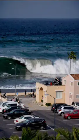 Tsunami Destroys Quiet Beach Town in Seconds #Tsunami #BeachTownDisaster #MegaWave #CinematicDestruction #SuddenDisaster #AIshorts #TsunamiAttack #NatureUnleashed #CoastalCollapse