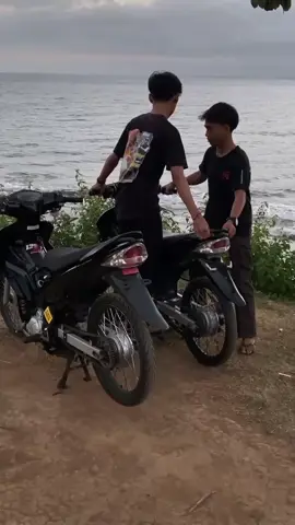 nyore asik with@lionkkk_ #jupitermxold #mxold135cc #mxking150 #mxoldstyle #thailandstyle #mxoldmenolakpunah🔥 #jupitermxmodifikasi #trendbaru #xyzbca #4youpage #fyppp 