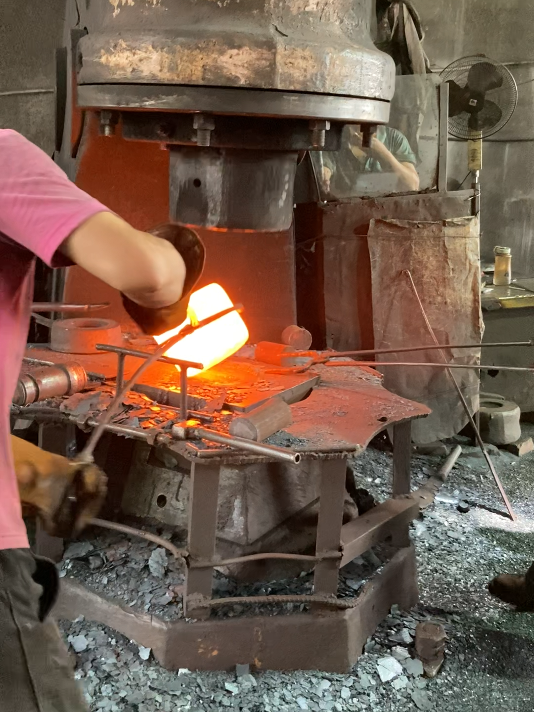 Inside the factory From Generation to Generation, Through Sweat foring life #factory #worker #process #manufacturing #blacksmith #forging