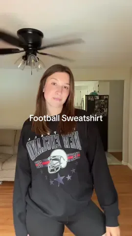 Obsessed #tiktokshop #ttshop #ttshopfashion #tiktokshopfinds #footballsweatshirt #vintagefootballsweatshirt 