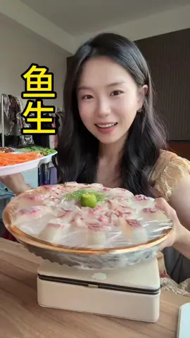鱼生一人食。 #鱼生 #美味 #爱吃食物的女孩子 #mediapromotiongroupmpg #fyp 