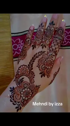 Beautiful henna design with the touch up glitter #sangeet #weeding #uae🇦🇪tiktokers #london #ilford #subhan #allah 