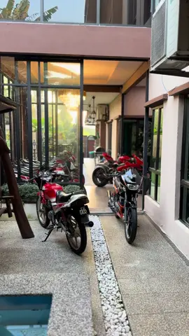 kita tidak akan pernah sempurna di mata manusia..kerana dunia ini adalah tempat ujian bukan tempat kekal.