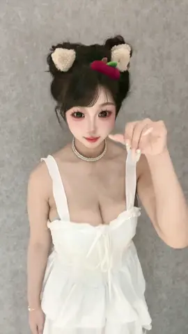 萌萌的大眼.