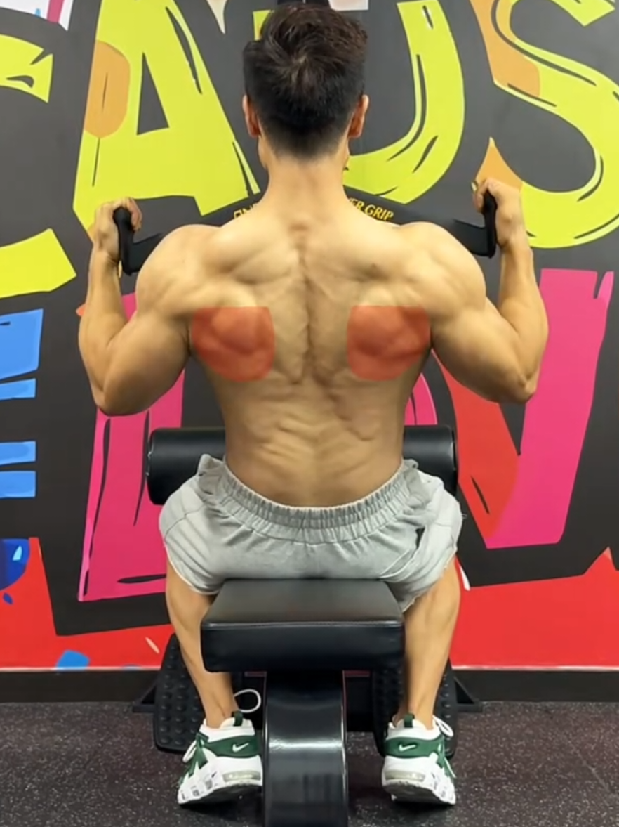 💯💪It's important to vary your grip during exercises to better engage your back muscles and stimulate them from different angles  #Fitness #dry #stuff  #back #training 