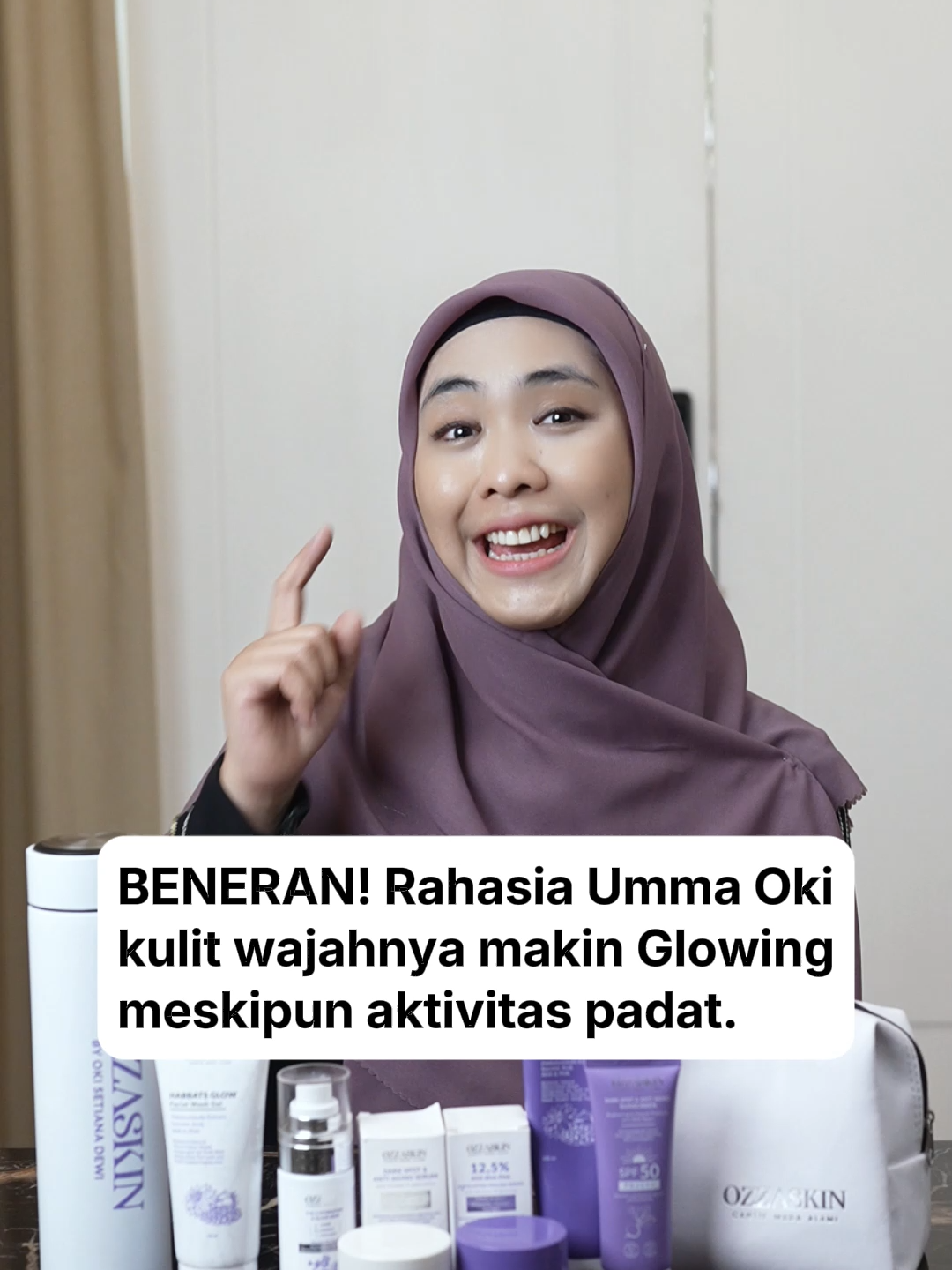 Beneran! ini RAHASIA Umma Oki... Wajah tetep glowing padahal aktivitas padat seharian!  Gak ribet, gak banyak step — tapi hasilnya MEPET CAHAYA  Mau tahu rahasianya? JOIN LIVE sekarang!  #ummaokisetianadewi #GlowingTanpaRibet #OzzaskinLive #SkincareIbuIbu