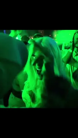 me vuelve loco bailando dembow. 💚#karolg #thekarolg_edits #viral #mananaserabonito #mañanaserabonito #foryou #parati #karolgcolombia #karolgfans #bichota #wisinyyandel #dembow 