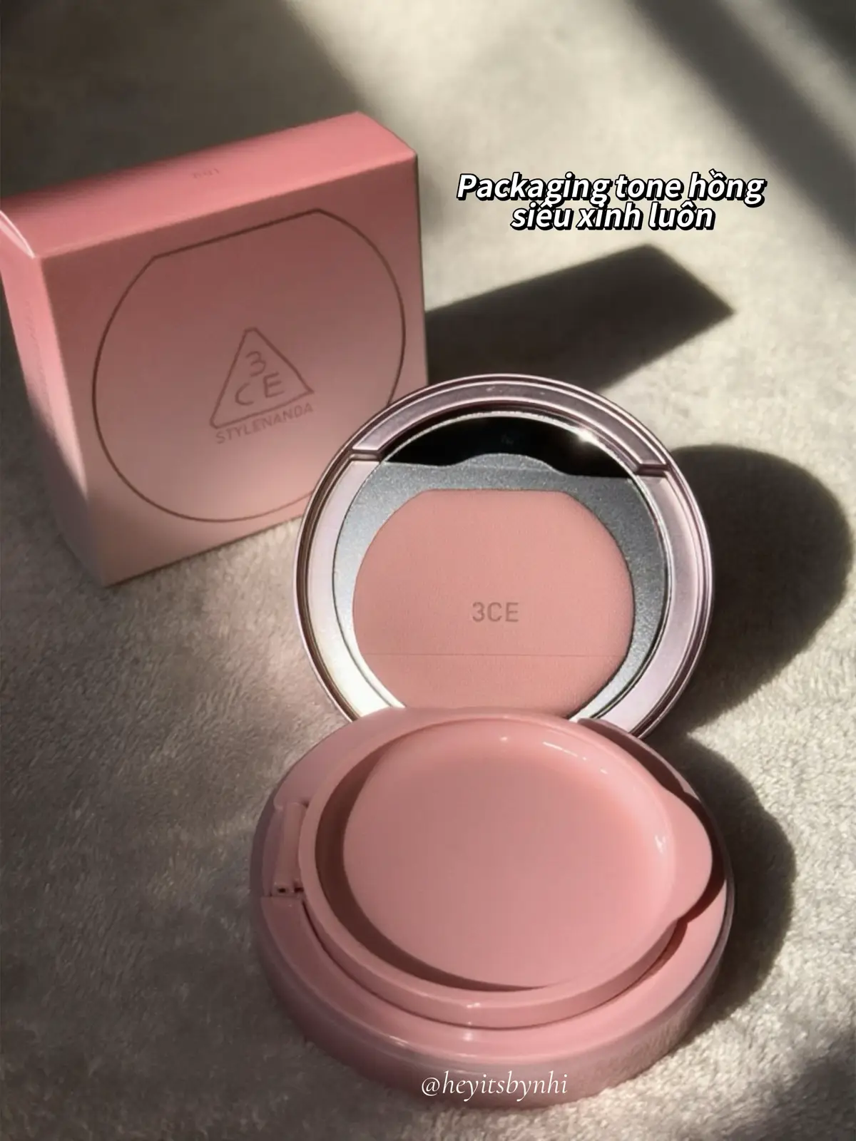 Chất cushion mỏng nhẹ, tiệp da cực đỉnh. Finish semi-matte, kiểu da căng bóng khỏe khoắn chứ không bị bóng dầu. Đặc biệt: Thơm, không xuống tông nhanh.  🌟 9.0/10  #3ậtSắcEm #3CE #makeup #3andChịEm #cushion #P01 #makeuptutorial #fyp #xuhuong #viral 