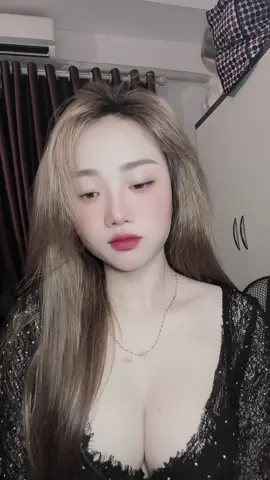 em chỉ là kẻ được mời tới xem bạn đời của anh