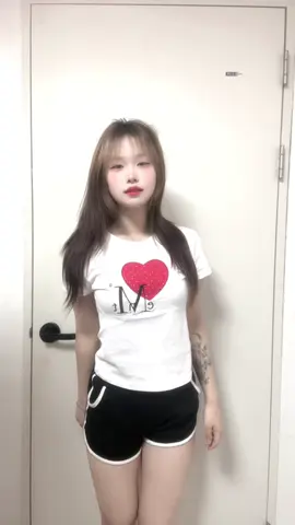 무센트에서 반팔티 나왓당 팔부분도 넉넉해서 팔뚝살걱정없고 너무시원하고 편해..뱃살많아도 가려줘!!지금 얼른사!!!후회 ❌❌ #무센트 #반팔추천 #09 #추천 #추천떠라 