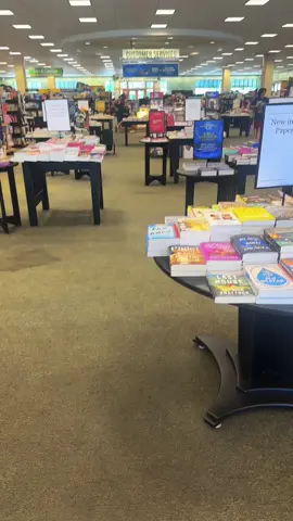 I love a pretty book 😍#barnesandnoble #prettybooks #fyp 