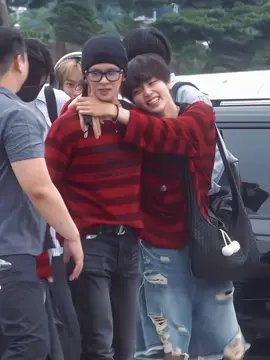 selmsong accidentally wearing couple shirts is one of the best selmsong moments this year 😭❤️‍🔥 #serim #hyeongjun #selmsong #cravity #luvity #kpop #fyp #fypage  