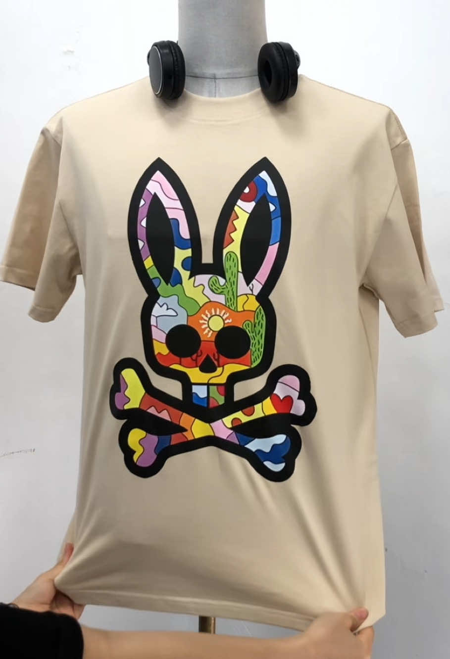 Bone Graphic T-shirt, Rabbit Design Tshirt #AAALASPARATUCURRO 