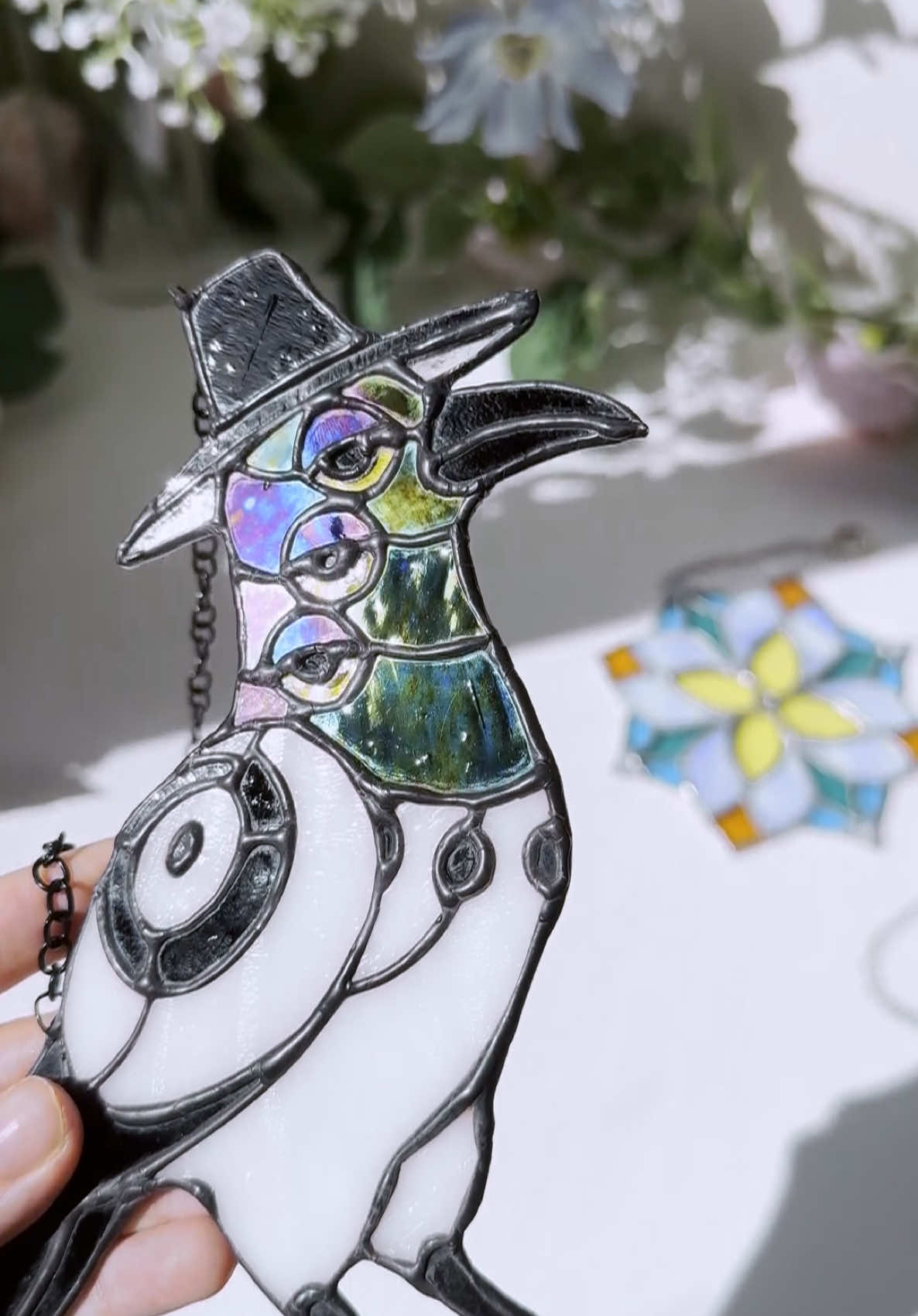 Fell in love with K-pop demon Hunters movie and their birb🐥 But if you are odservant one you can find a tiger (or two?) in the background as well 🤫 So more KDH stained glass coming soon 💜💜💜 #kdh #stainedglassart #stainedglassartist #glassart #kpopdemonhunters 
