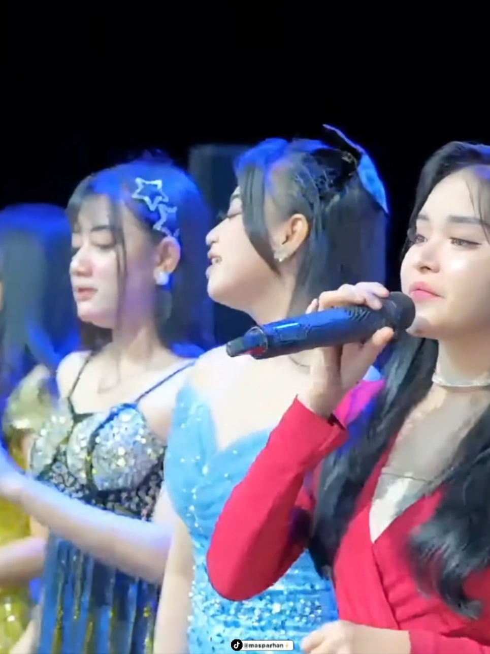 kini aku tak mau lagi @ndhukayu @tiaraamorraaa2  #simpatikmusic #bangkalanmadura #lailaayu #tiaraamora #percuma 