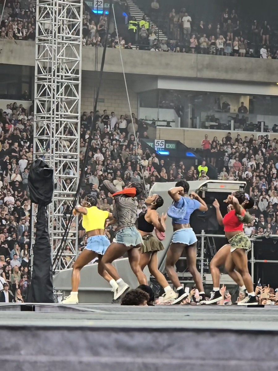 Replying to @__zmelina 🔥👜 #gnxtour #kendricklamar #dancers 