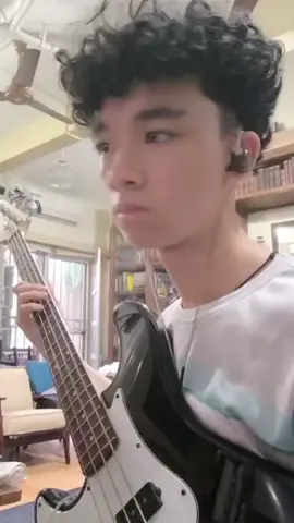 funky bass jam on some new strings #bass #funk #basstok 