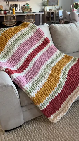 The cutest, happiest hand knit chunky blanket 🌼 #fyp #fingerknitting #chunkyblankettutorial #handknitblanket #falldecor #diyhomedecor #etsycreatorco #chenilleblanket #holidaydecor #armknitting #diycrafts #handknit #sidehustle #newhobby #howtocrochet #fingercrochet 