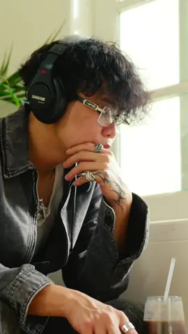 Yung Hugo - မင်းမျက်ရည် (Official Music Video) Composer - Yung Hugo Co-Composer - JCZ , AKay Music Producer - JCZ , Draco Mixing & Mastering - JCZ Directed by JCZ Stylist - YOKO SAN Executive Producer - Aung Kyaw Phyoe #ROOKIE_OF_THE_YEAR #မင်းမျက်ရည် #Yungislivingthing🔥 #BG18 #MoreThanMusic