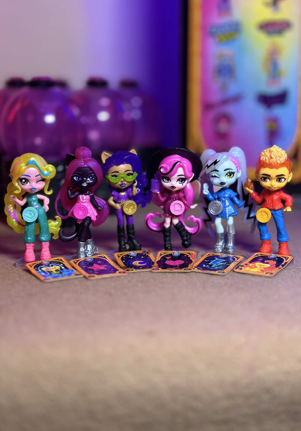 As novas Monster Potions chegaram ao Brasil ✨ Confira cada detalhe dessa nova coleção, e os códigos para lhe ajudar a encontrar a sua personagem favorita! #monsterhigh #monsterpotions #lagoonablue #cattynoir #clawdeenwolf #draculaura #frankiestein #heathburns #unboxing