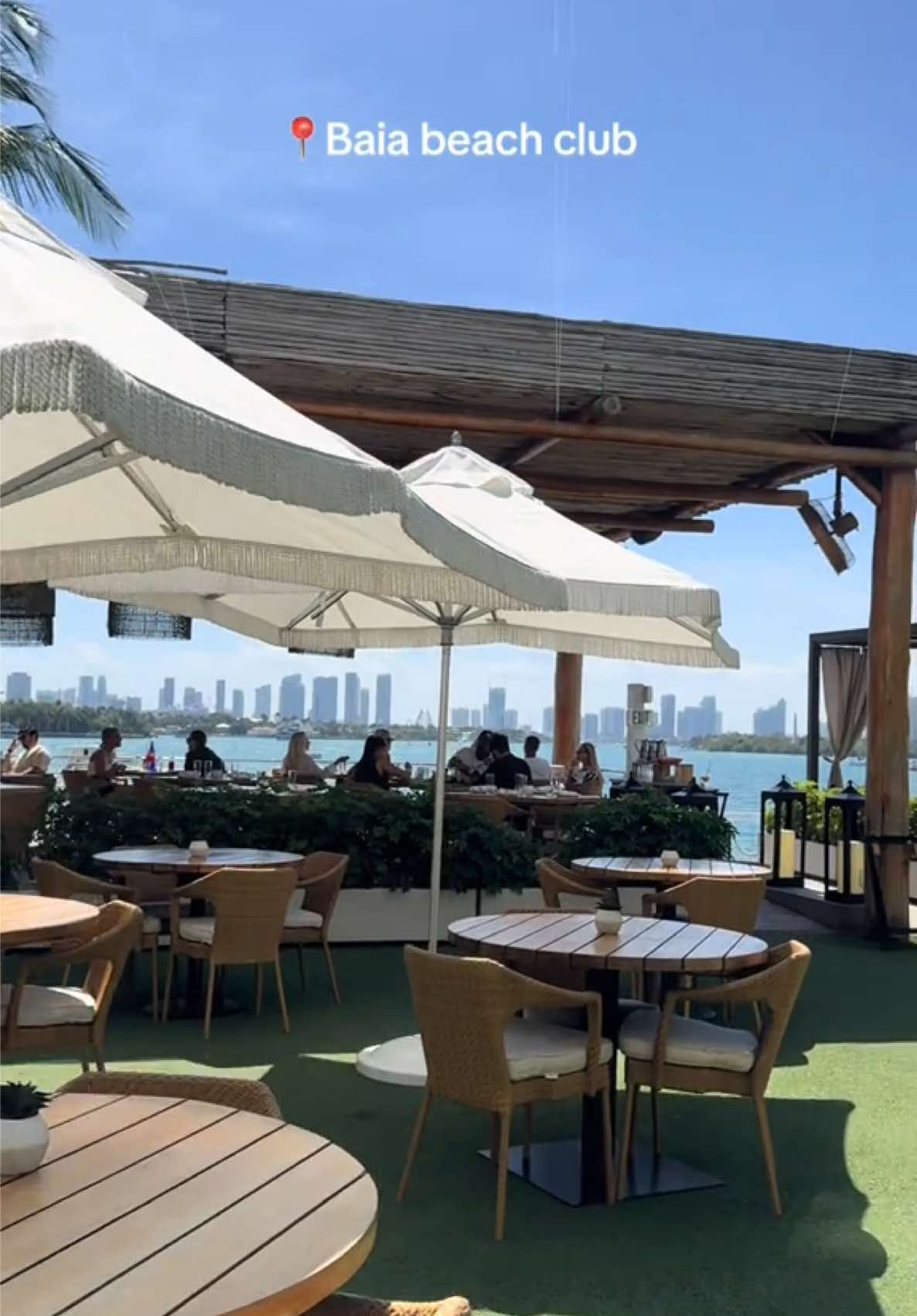The perfect place to spend the day, with an incredible view 😮‍💨 #places #wheretogo #wheretovisit #miamiflorida #mia #miamilife 
