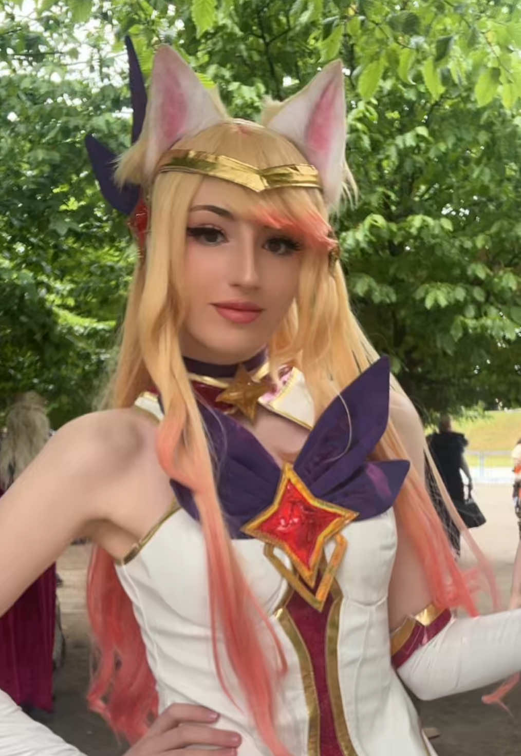 posting this in honour being featured in Ionian Weekly ask SG Ahri hehehehe I love league eheheheheheh 🩷 #cosplay #leagueoflegends #ahri #ahricosplay #comiccon 