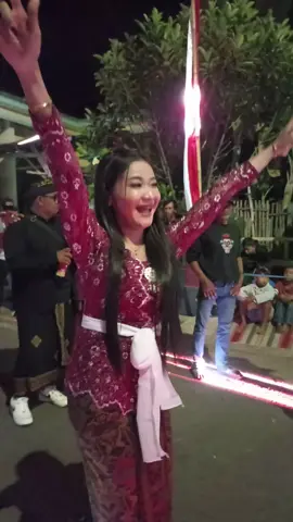 diva ayu😁 @diva.ayu.r #dancersoftiktok #soundsystemjawatimur #lewatberandafyp #malang24jam #karnaval2025 #fyp 