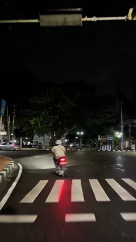 Pernah hujan” bareng kan di jalan ini tpi skrng udh jadi asing :)