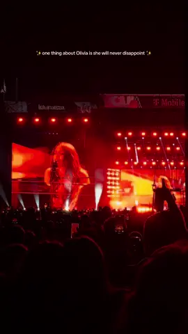 Favorite lolla set so far 💜#lollapalooza #oliviarodrigo #lolla #headliner #musicfestival #driverslicense 