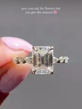 A flower you can keep forever 💍🌼 Would you say yes to our 3 Carat Moissanite Erica Ring? ⬇️
