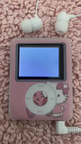 ¿Que otra canción ponemos? link in bio #theweeknd #calloutmyname #lilpeep🖤 #mp3 #hellokitty #song #slowedsongs #songs #audios #🎧 #nostalgia #2000s Todo amante de hello kitty y la música necesita este increíble reproductor mp3 hello kitty ¿tu tsmbien querrías este increíble reproductor mp3 para escuchar música con diseño hello kitty? … Mp3 reproductor de música hello kitty