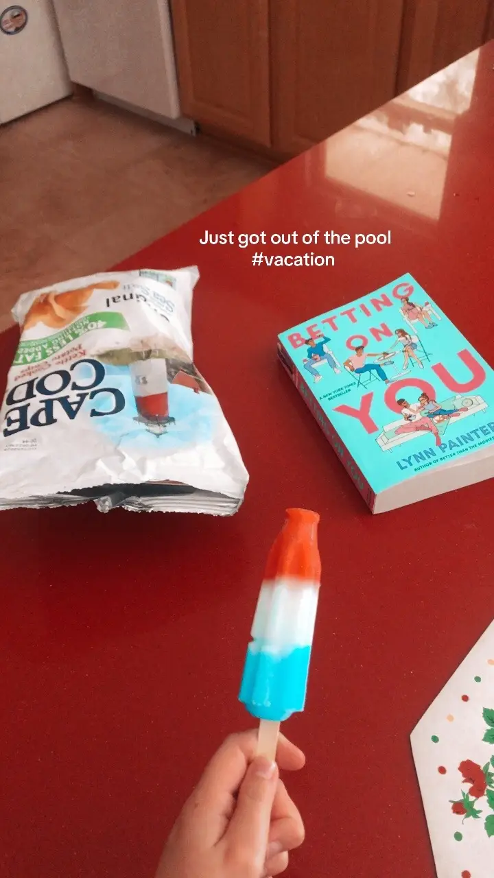 Who’s jealous #Summer #vsco #preppy #fyp #foryoupage #foryou #aesthetic #trending #trend #viral #meme #popsicle #BookTok #food #lunch #pool #swimming #swim #vacay #vacation 