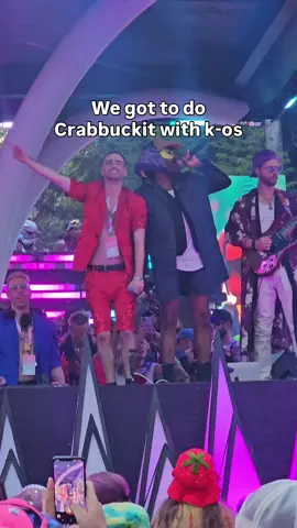 From watching him Much Music as a kid to performing this together at Shambhala…so much fun with k-os!! 🥳💙❤️ #shambhala #canadianmusic #canadianhiphop 
