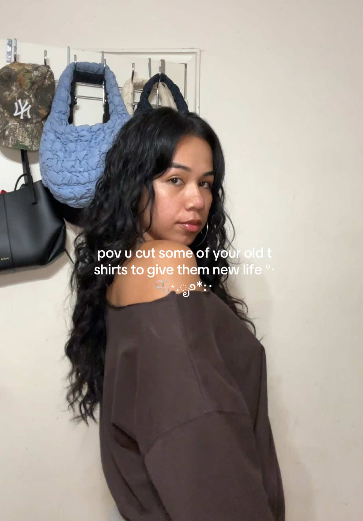 Love a good off the shoulder moment 🙂‍↕️🙂‍↕️🙂‍↕️ #fashioninspo #fashiontiktok #afshiontok #coolgirlstyle #fashiontrend 