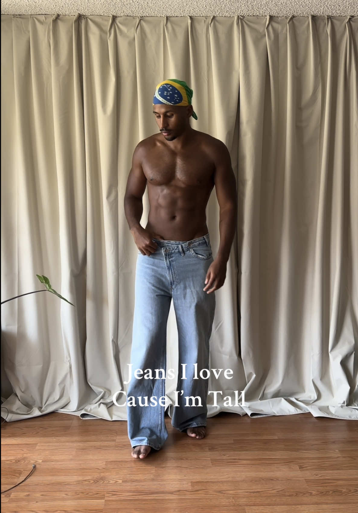 I’m 6’2 so finding pants/jeans my length be a chore. But I love being Tall 😎  #mensjeans #tallboy #denim 