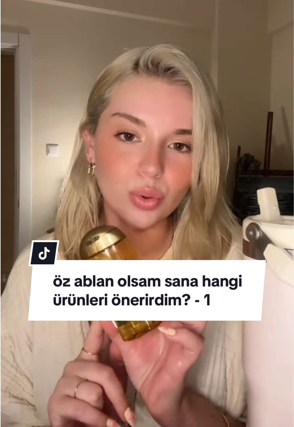 Eğer senin öz ablan olsam sana hangi ürünleri önerirdim? Part 1! Üç kategoriden seçtiğim ve çok severek kullandığım bu ürünleri mutlaka senin de kullanmanı isterdim. Ben çok keyif aldım, serinin devamı gelsin mi? 👀🤍 Reklam/iş birliği yoktur, ürünleri satın aldım. #ürünönerileri #avenecicalfate #ogxarganoilofmorocco #romandhanallfixmascara #sohbet #makyaj 