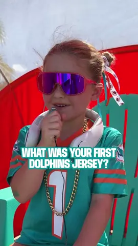Member Day mini mic 🎤 What player was on your first Dolphins jersey? ⬇️   #qotd #nfl #football #miamidolphins 