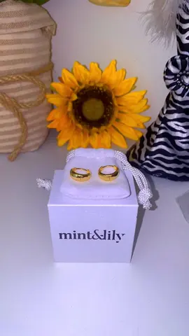 @Mint and Lily teardrop Hug 18 kilates#@Mint and Lily teardrop Hug 18 kilates#
