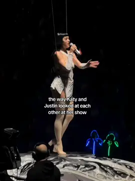 rumours say she slept at his house #katyperry #justintrudeau #thelifetimestour 
