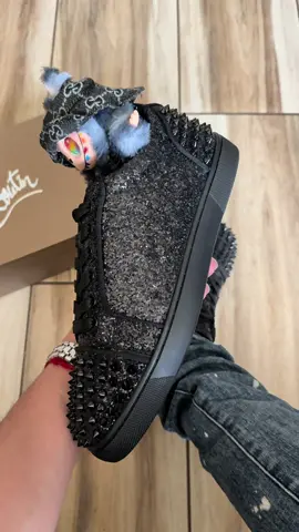 Red Bottoms 😍 #viral #fyp #luxury #legit #sneakers #designer #explore #blowthisup #trending #explorepage #luxuryshoes #alucines📿🧿🙈  #christianlouboutin