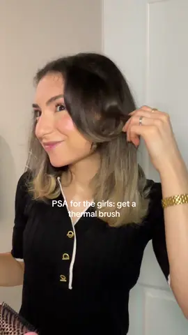 5 minute blowout pls and thank you😌💅🏼#blowouthair #thermalbrush #bouncyhair #musthaves #curlscheck #hairtok #fyp #foryoupage 