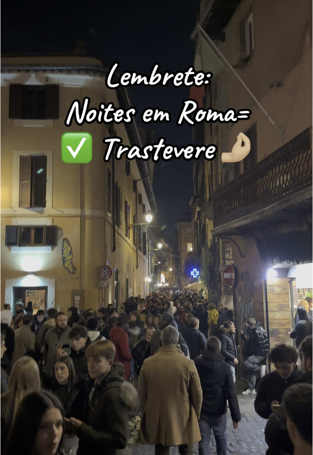 Noites em Roma vá para Trastevere, bairro boêmio e excêntrico 🤌🏼🇮🇹 #italy #italia #trastevere #roma #rome 