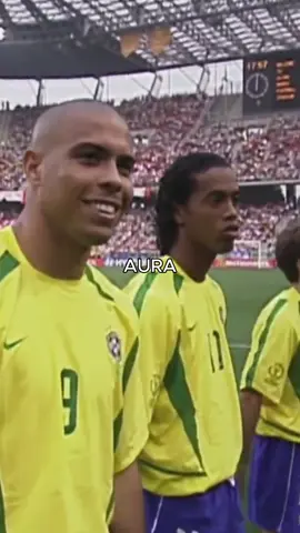 #ronaldonazario #r9 #football #footballjacket #jacket #streetwear 