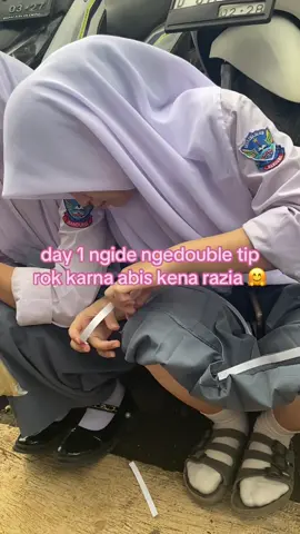 cape-cape guru ngebuka jahitan roknya malah ditempelin lagi 🥰🥰👏🏽👏🏽👏🏽 #foryoupage #august #hutri80indonesia🇮🇩 #raziasekolah #fyppppppppppppppppppppppp 
