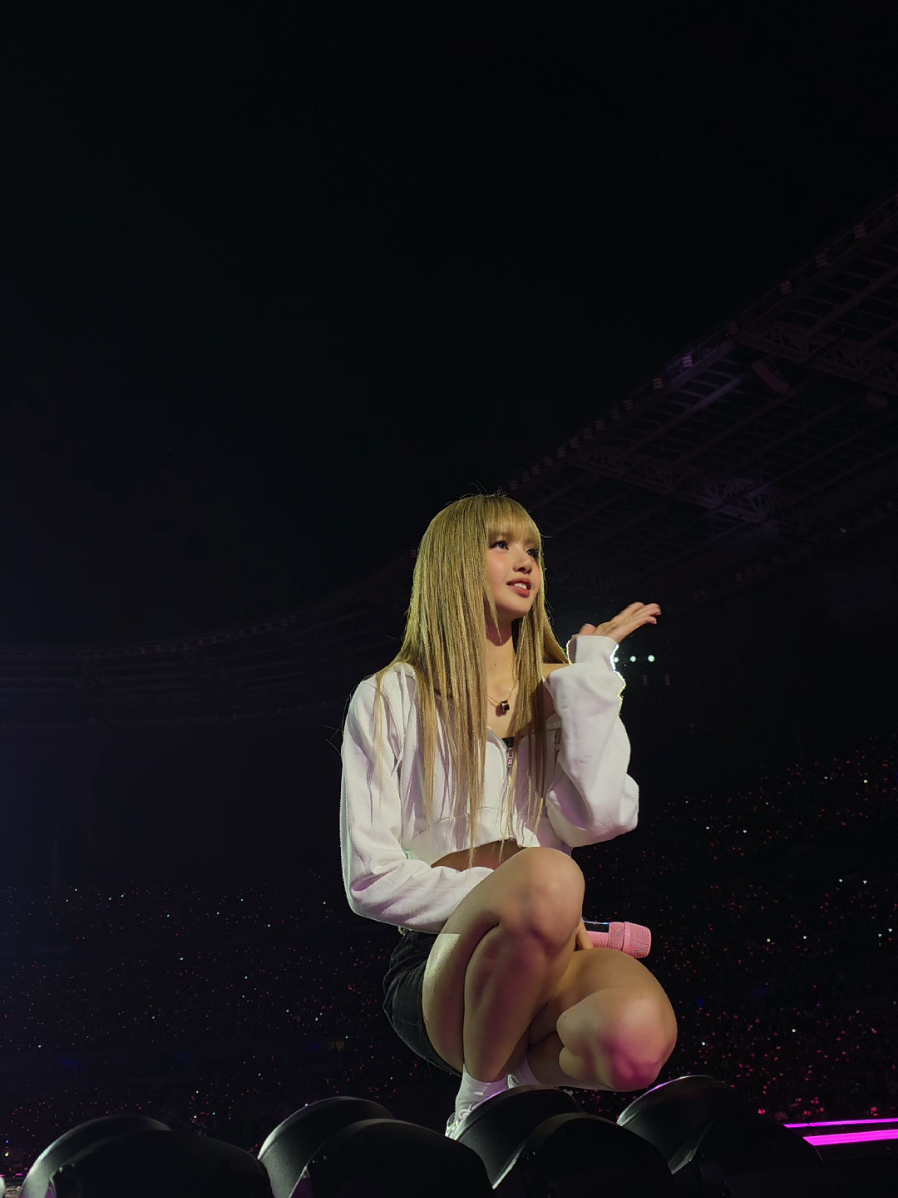 lisa 🥹 #lisa #lisablackpink #blackpink #kpop #kpopfyp 
