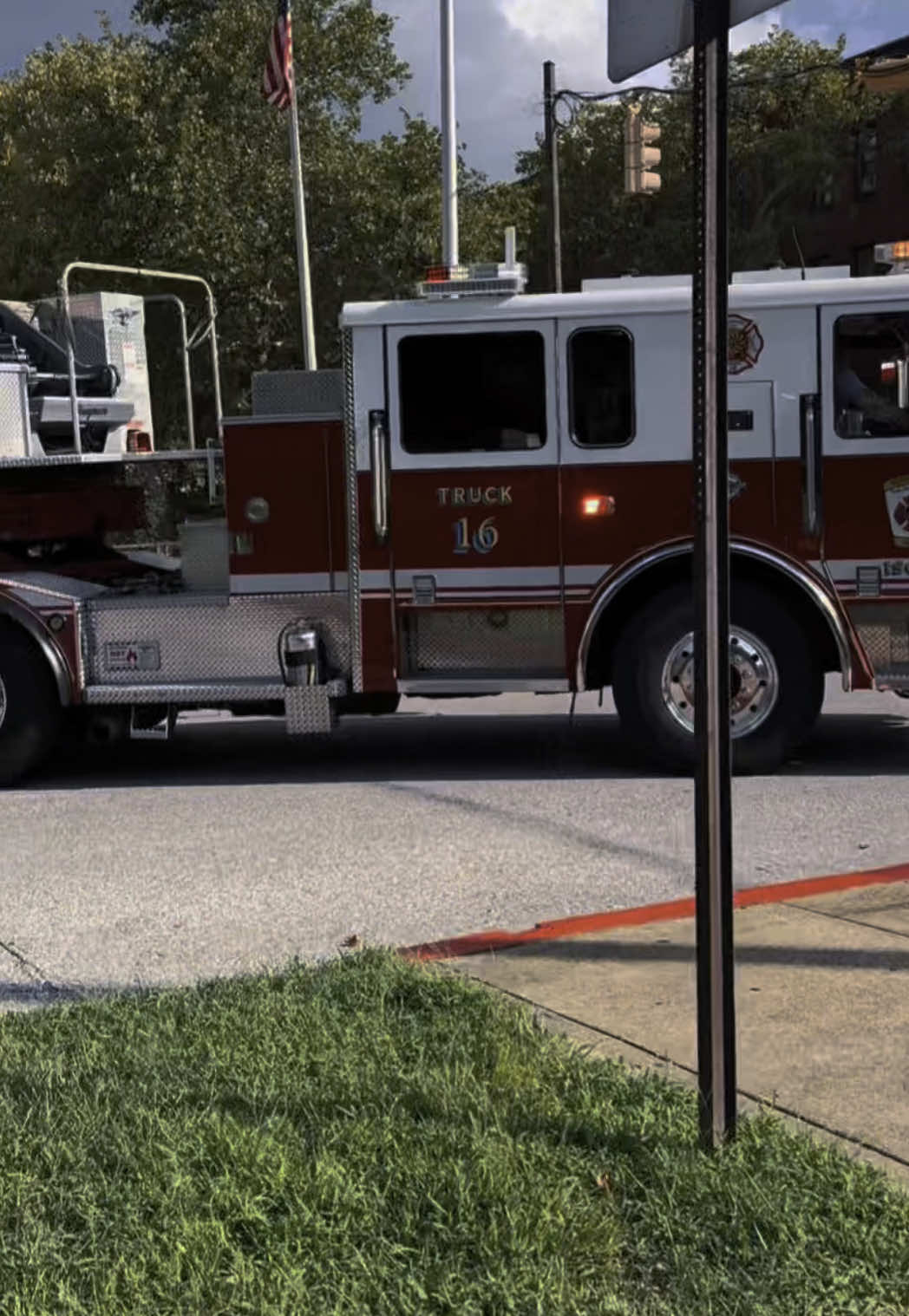 #CapCut #firetalk #tall28guy #jobtown #fd #chat #firedept #ggb #jeffgoestofires #jeffonscene #md #engine #helmet #ditchthegrip #charmcity #bcfd #bcfdwestsidewarwagons #truck16 #engine13 #stillnotaffiliatedwithanyone #noteven1129 