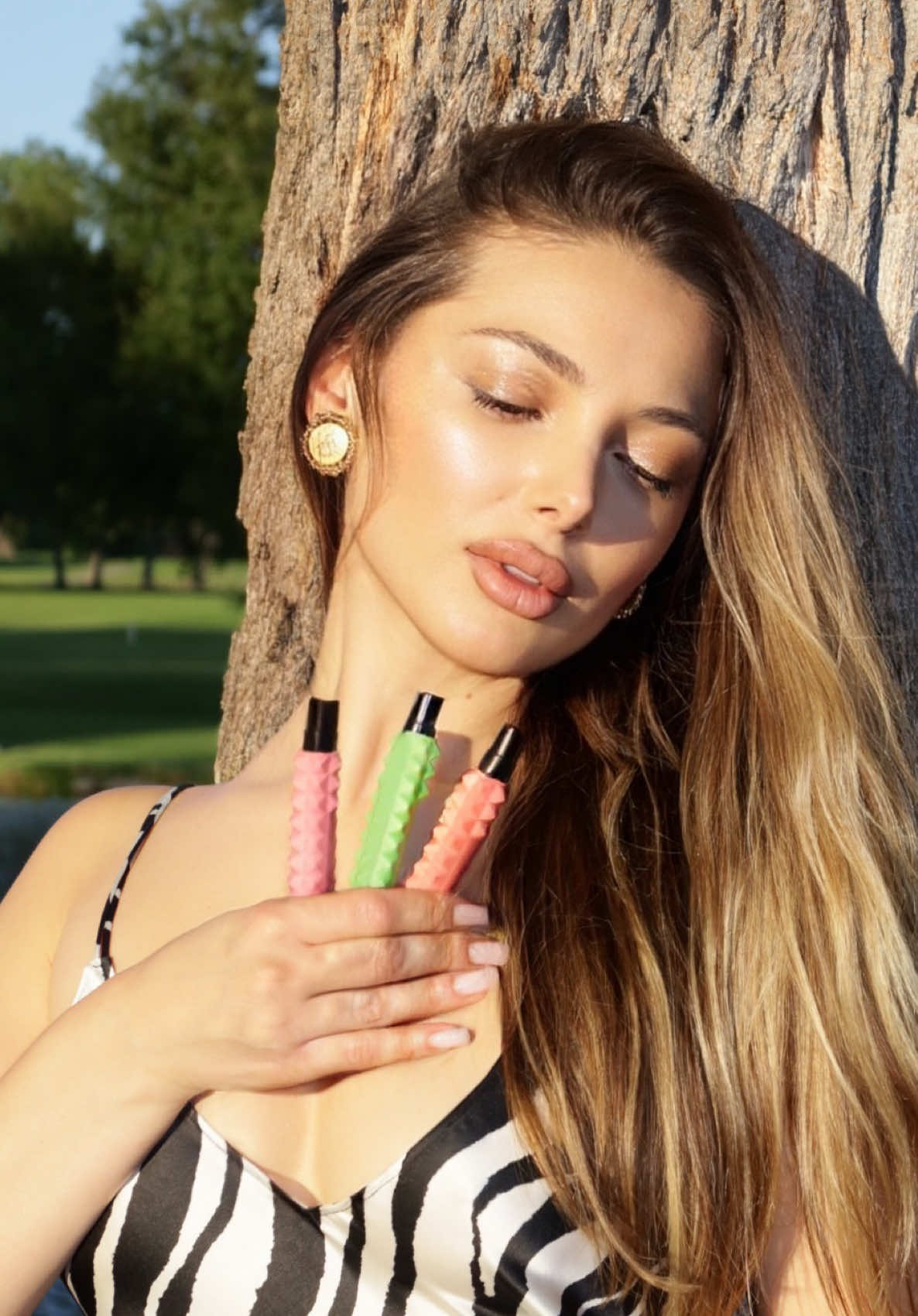 Three new favorites from Valentino Beauty — and each one tells a different story. 💗 Donna Born in Roma — elegant, sensual, timeless. 🧡 Coral Fantasy — bright, juicy, and full of energy. 💚 Green Stravaganza — fresh, bold, unexpected. A fragrance for every mood, every moment. ✨ GIFTED and genuinely adored. #ValentinoBornInRoma #GIFTEDBYValentinoBEAUTY @Valentino.Beauty @sephora 