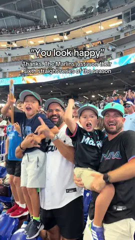 The Fish fight on 👊 See you tomorrow at 1:40 for the final game of the series ☺️🧹 #miamimarlins #marlins 